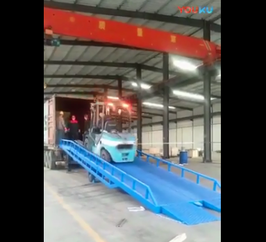 移動(dòng)式登車(chē)橋